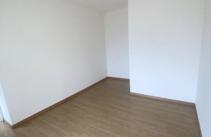 Location appartement  70 m² à Fourmies (59610) — photo 4