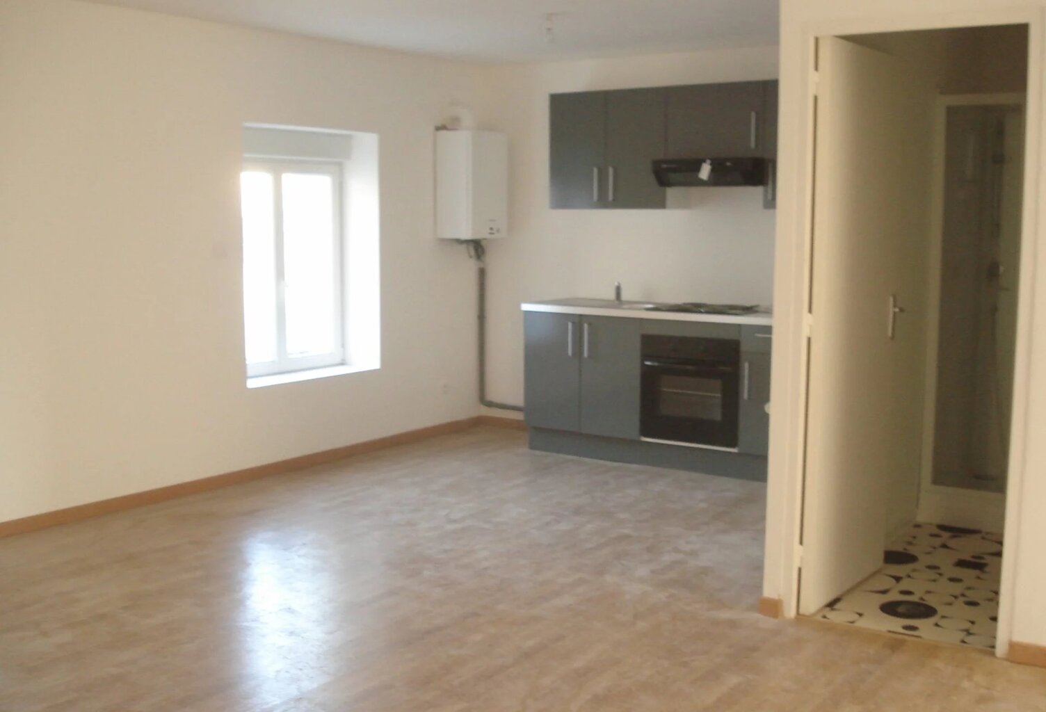 Location appartement  93 m² à Hirson (02500) — photo 1
