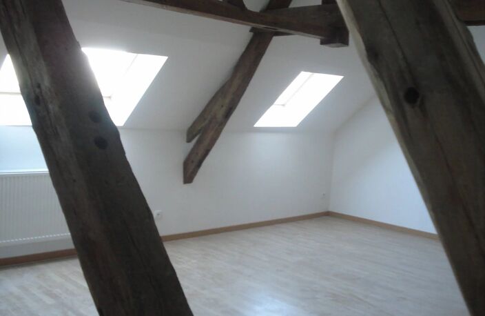 Location appartement  93 m² à Hirson (02500) — photo 2