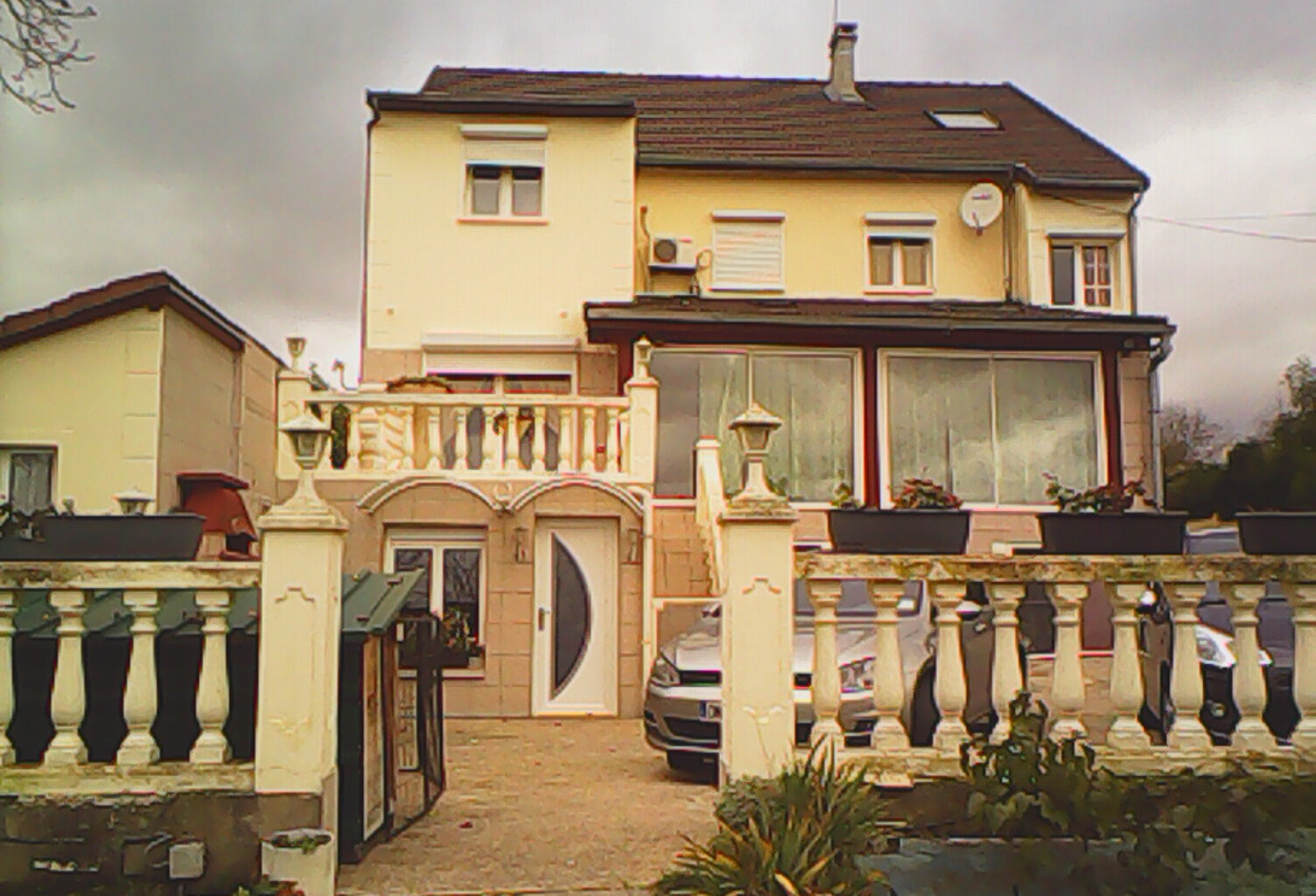 IMMEUBLE DE 450M2 HABITABLES + TERRAIN DE 600 M2- CONSTRUCTI — photo 1