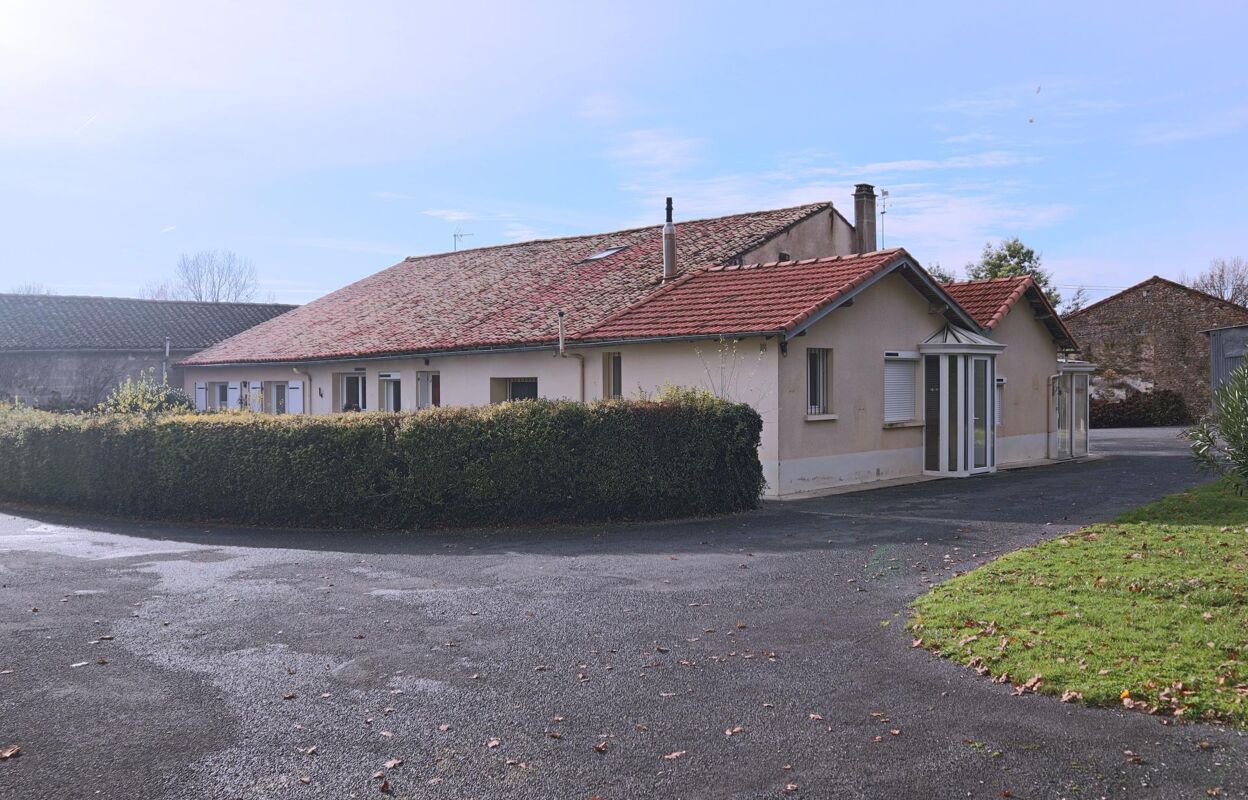 maison 9 pièces 252 m2 à vendre à Clussais-la-Pommeraie (79190)
