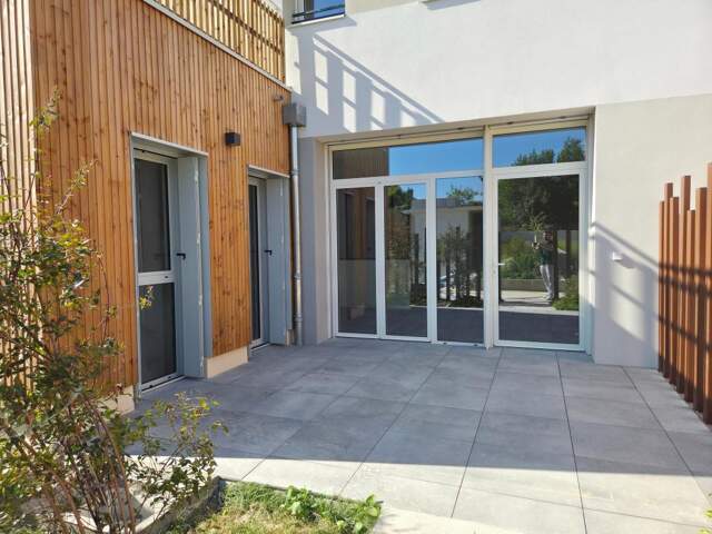 Rochefort Appartement T2 avec stationnement et terrasse — photo du bien