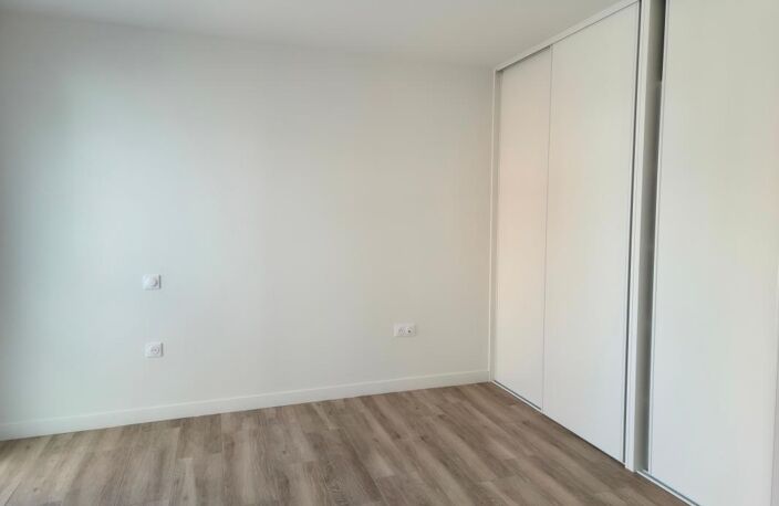 Rochefort Appartement T2 avec stationnement et terrasse — photo 4