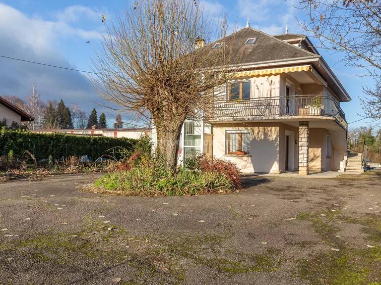 Maison composée  de deux logements distincts — photo 1