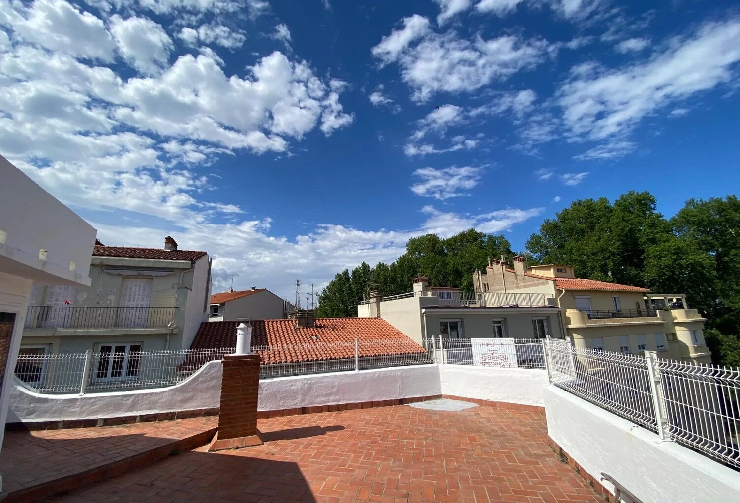 À VENDRE – Perpignan Castillet – T2 avec terrasse de 49 m² et cabanon extérieur — photo 1