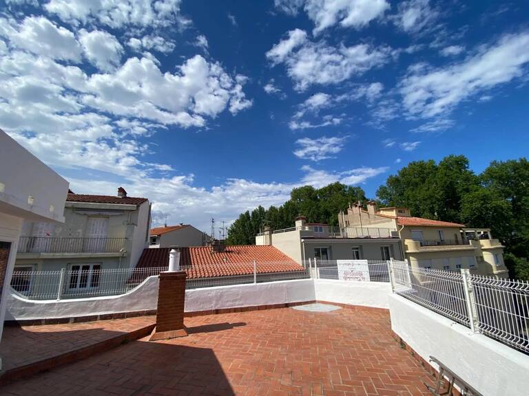 À VENDRE – Perpignan Castillet – T2 avec terrasse de 49 m² et cabanon extérieur — photo 1