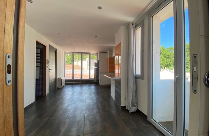 À VENDRE – Perpignan Castillet – T2 avec terrasse de 49 m² et cabanon extérieur — photo 2