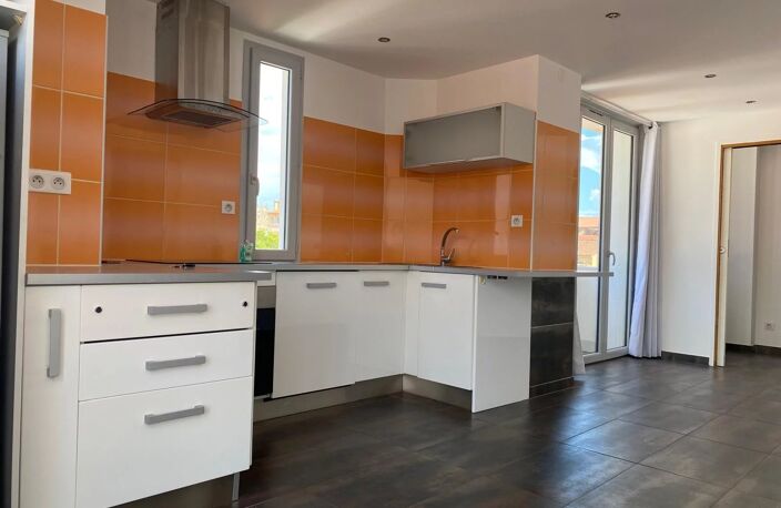 À VENDRE – Perpignan Castillet – T2 avec terrasse de 49 m² et cabanon extérieur — photo 3
