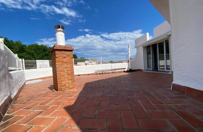 À VENDRE – Perpignan Castillet – T2 avec terrasse de 49 m² et cabanon extérieur — photo 4