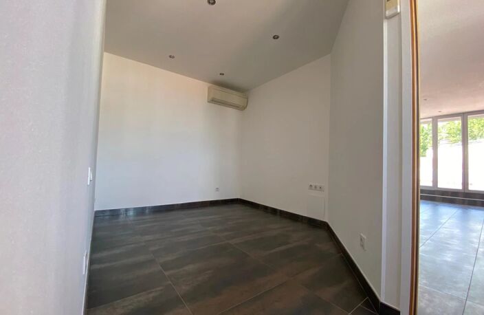À VENDRE – Perpignan Castillet – T2 avec terrasse de 49 m² et cabanon extérieur — photo 5