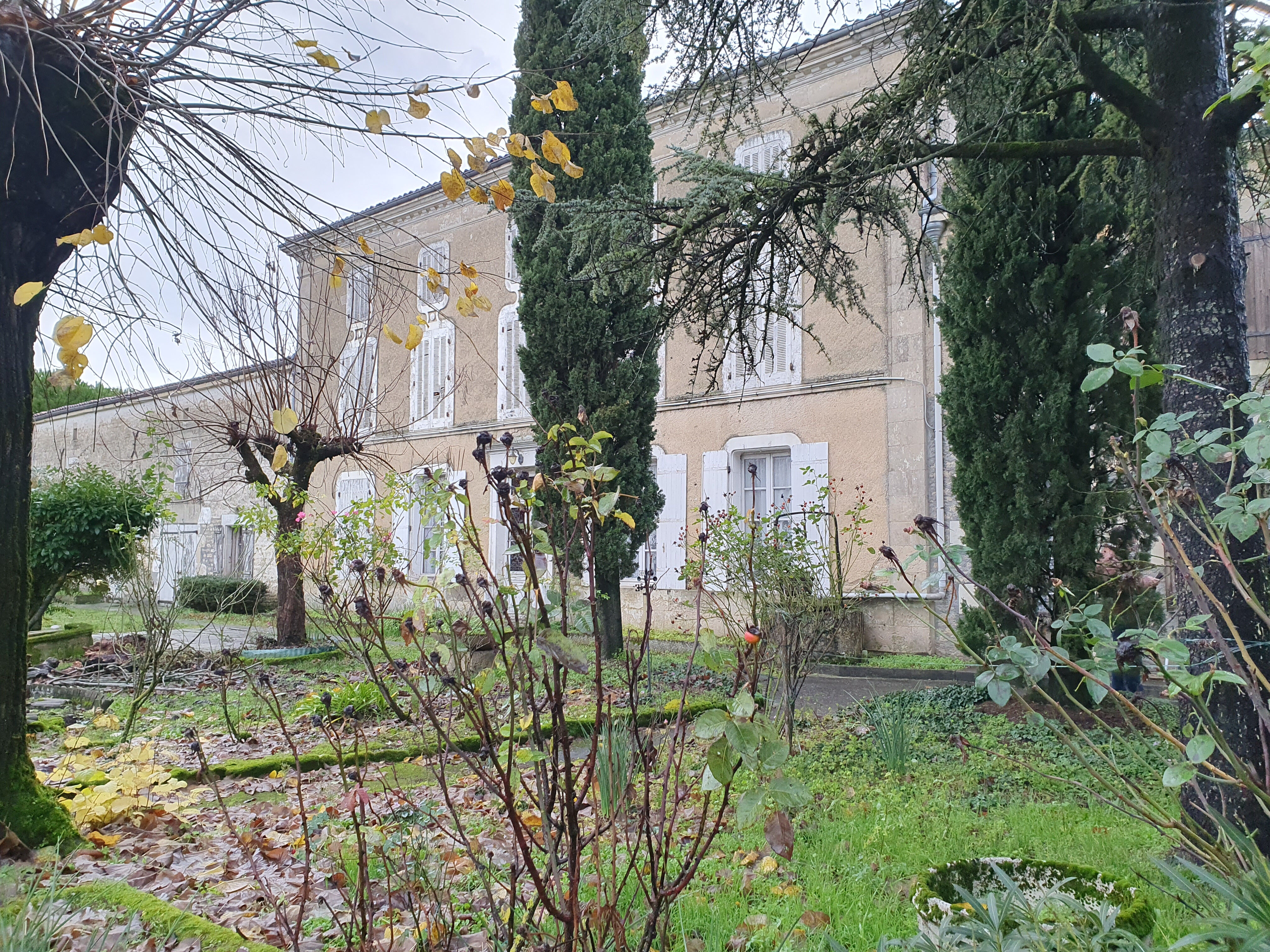 Propri&eacute;t&eacute;  T7 à vendre Vergné 17330