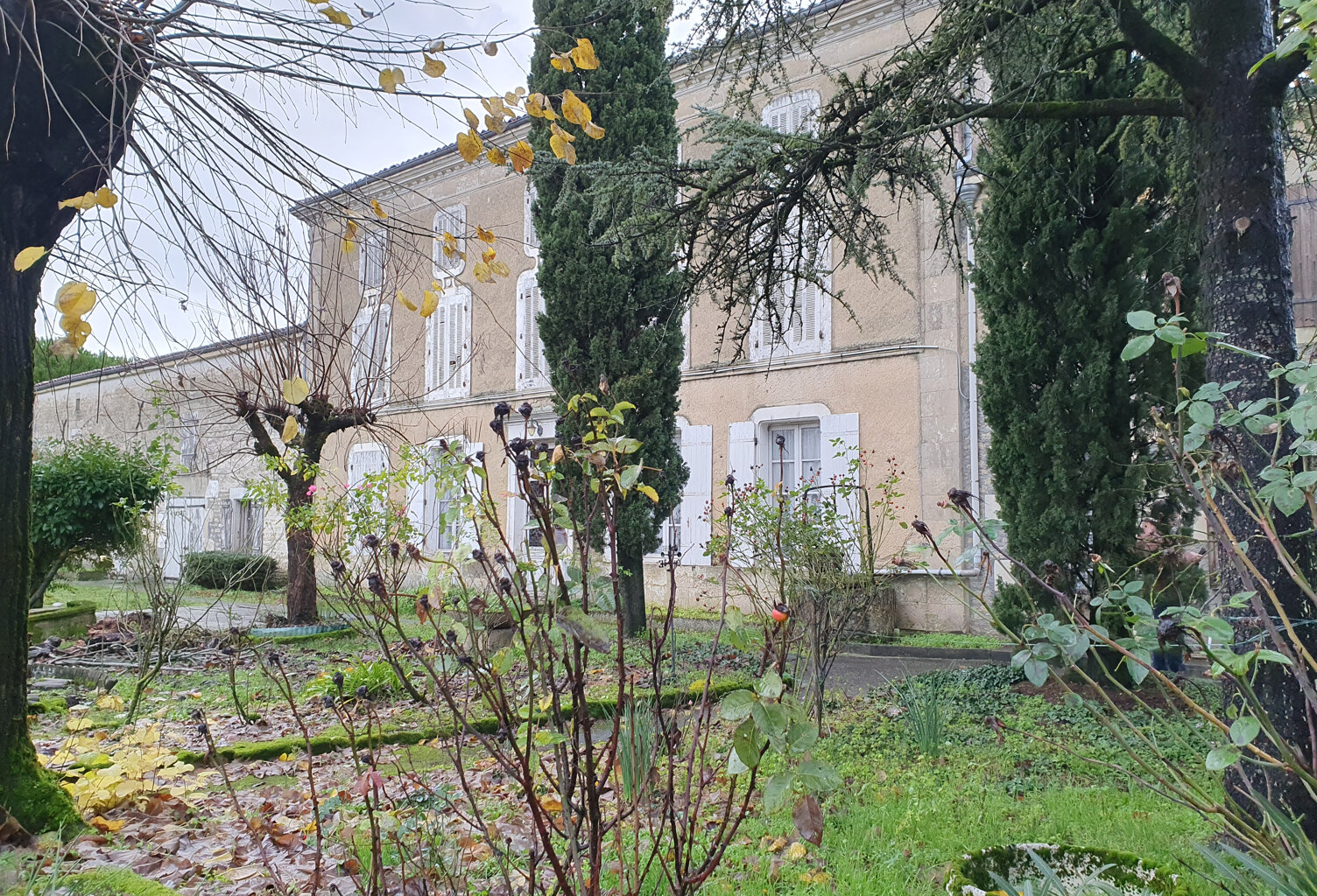Vente maison 7 pièces 225 m² Vergné (17330) — photo 1