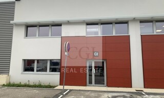 Commerce  638 m² à louer à Saint-Priest (69800)