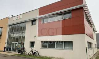 Commerce  1631 m² à louer à Saint-Priest (69800)