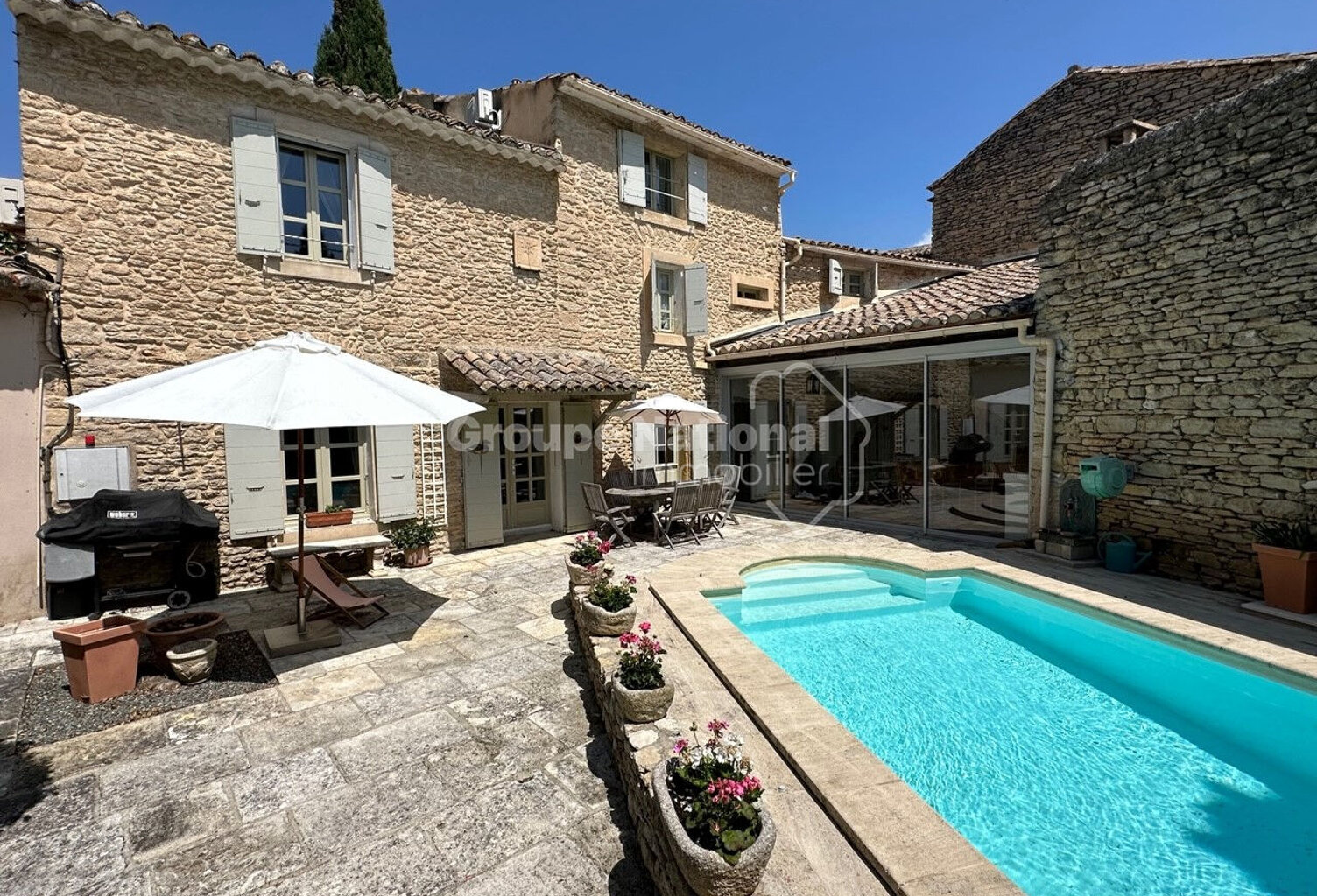 GORDES 5 mn maison de village 200 M2 jardin 300 m2 piscine — photo 1