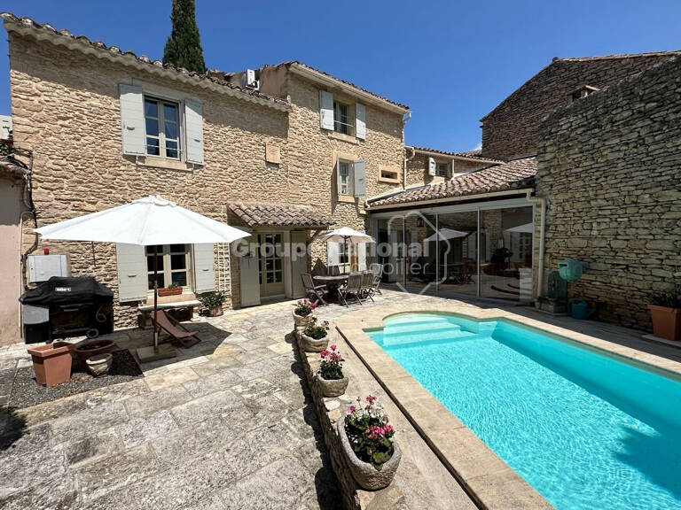 GORDES 5 mn maison de village 200 M2 jardin 300 m2 piscine — photo 1