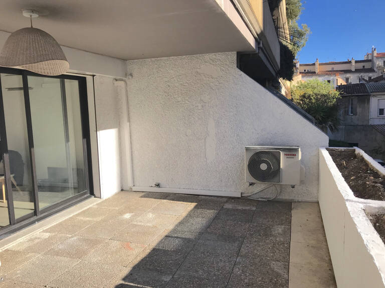 VIEUX PORT / CORDERIE T2 + TERRASSE en étage SUD — photo 1