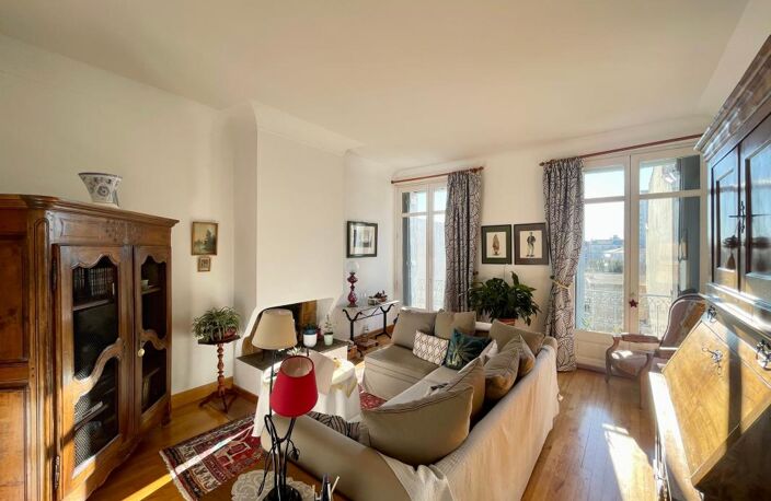 Appartement À Vendre / Théâtre-Gare — photo 2