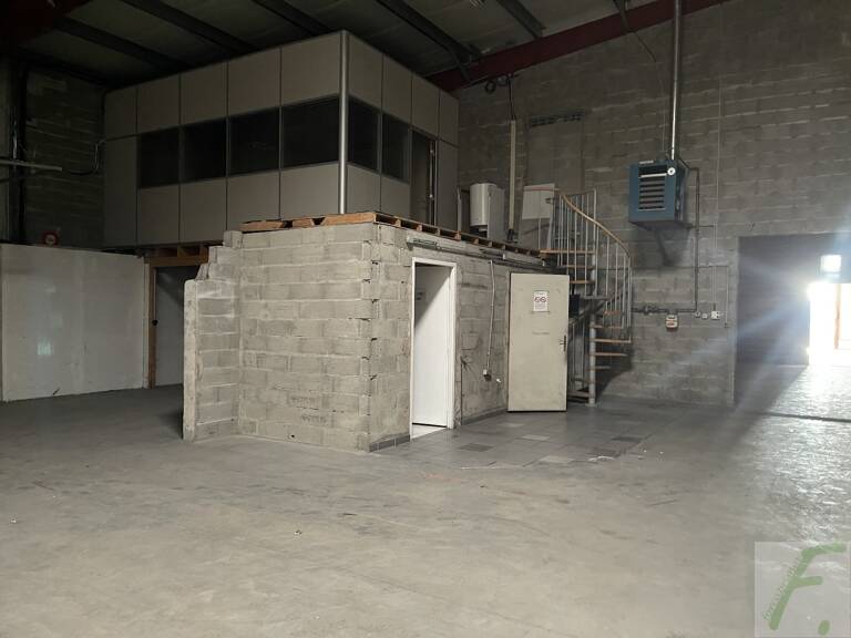 Entrepôts et Bureaux — photo 1