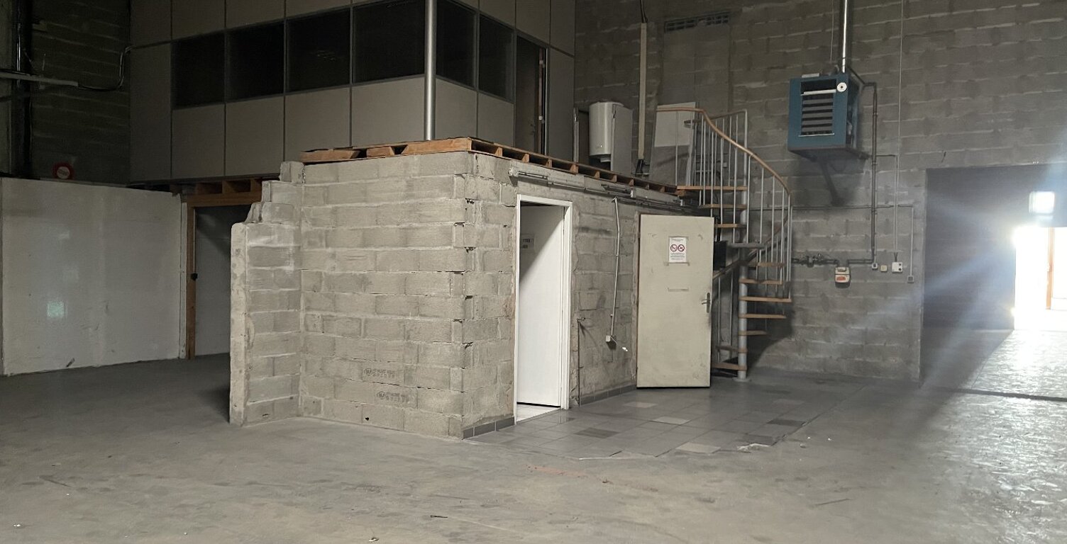 Entrepôts et Bureaux — photo 1