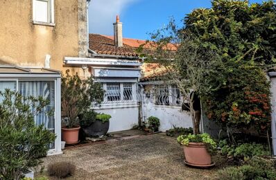 vente maison 163 000 € à proximité de Saint-Même-les-Carrières (16720)