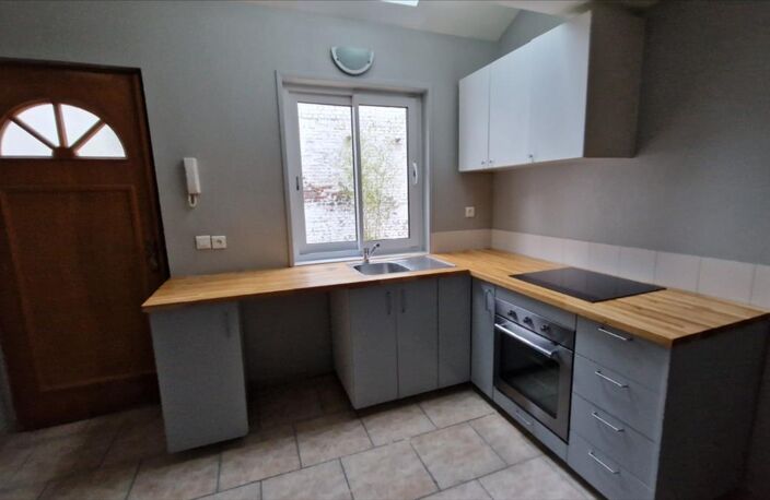 LILLE - SUR LA PLACE DU MARCHE DE WAZEMMES - MAISON DE 45 M2 A V — photo 3