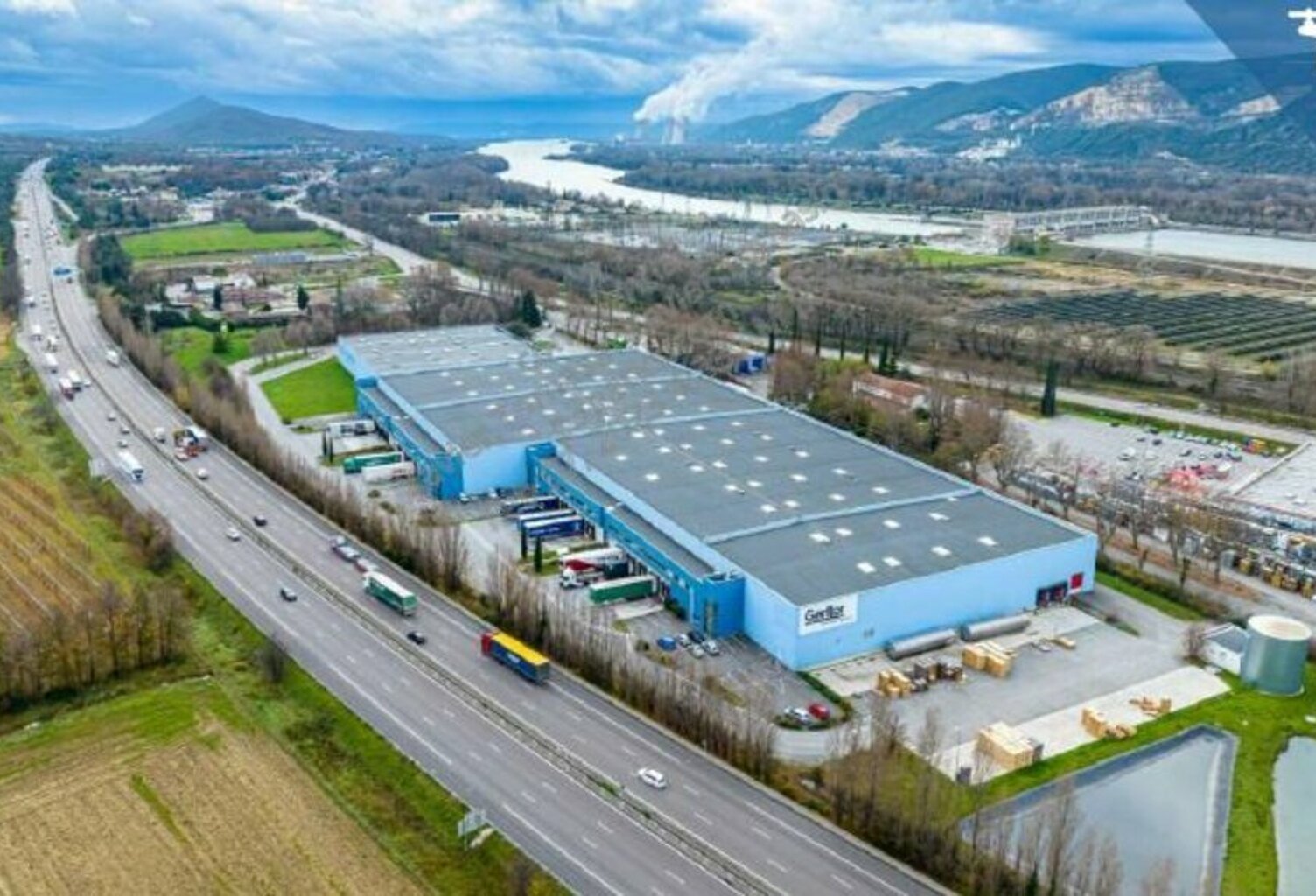 ENTREPOT LOGISTIQUE à LOUER — photo 1