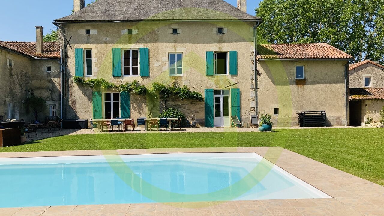 maison 10 pièces 395 m2 à vendre à Château-Garnier (86350)