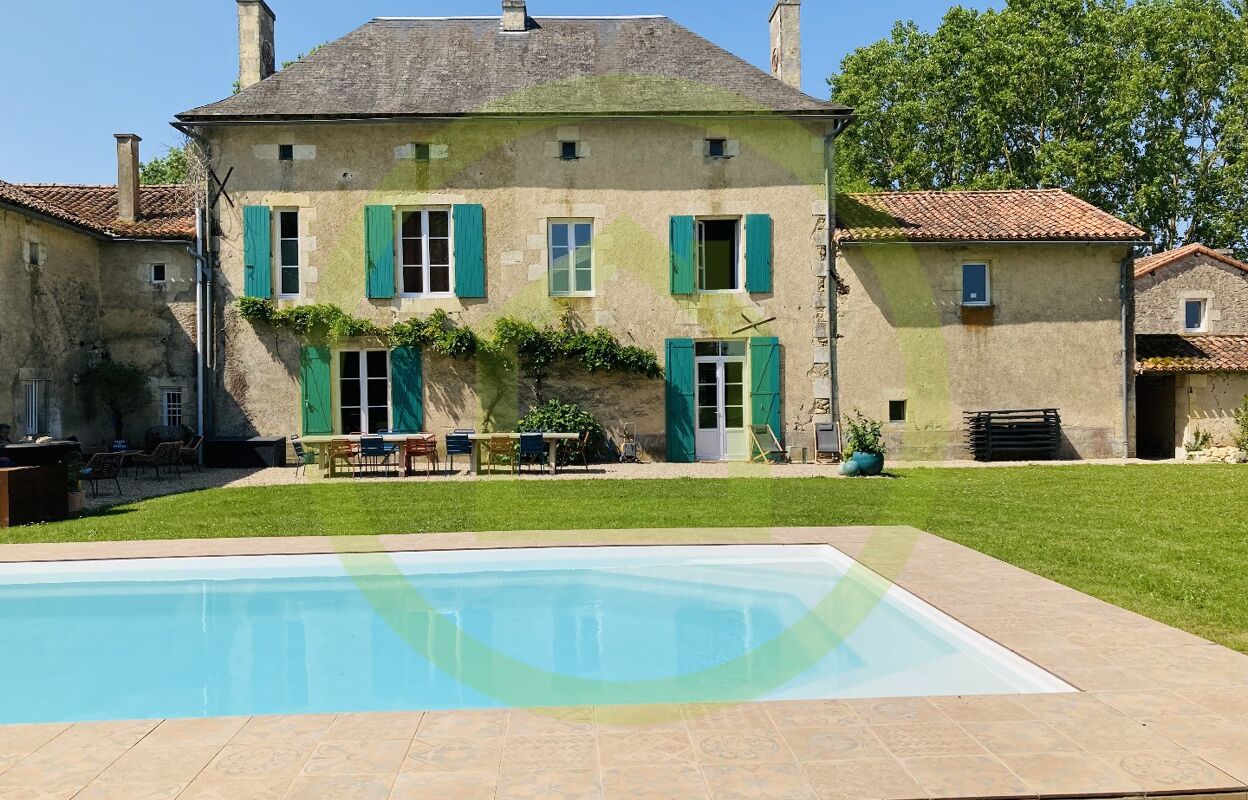 maison 10 pièces 395 m2 à vendre à Château-Garnier (86350)