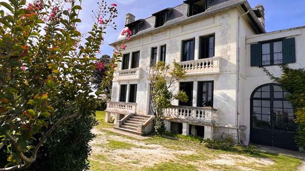 maison 12 pièces 319 m2 à vendre à Saint-Palais-sur-Mer (17420)