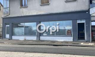 Commerce  83 m² à louer à Saint-Chély-d'Apcher (48200)