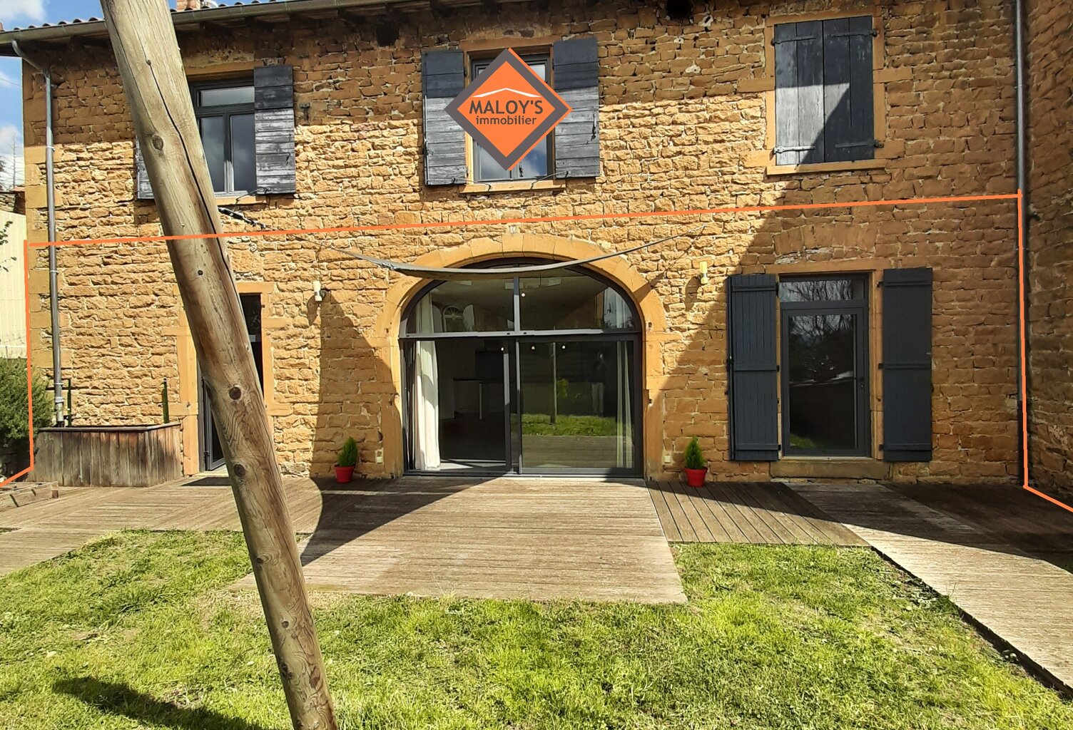 Appartement avec jardin dans belle batisse en pierres dorées de 110m² — photo 1