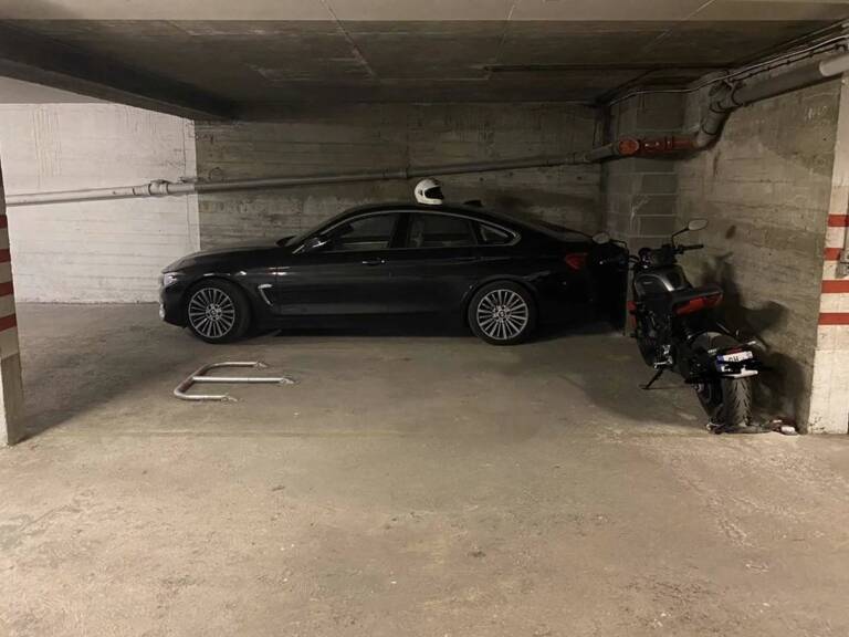 Parking moto ou scooter sécurisé en sous-sol — photo 1