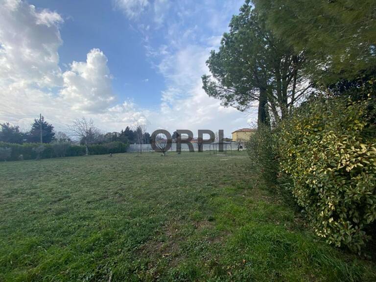 Terrain constructible avec bâtiment existant à Sorgues — photo 1