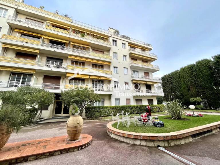 Location F1 Terrasse NICE CIMIEZ — photo 1