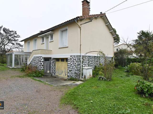 Maison sur sous-sol 82 m² à NIORT — photo du bien