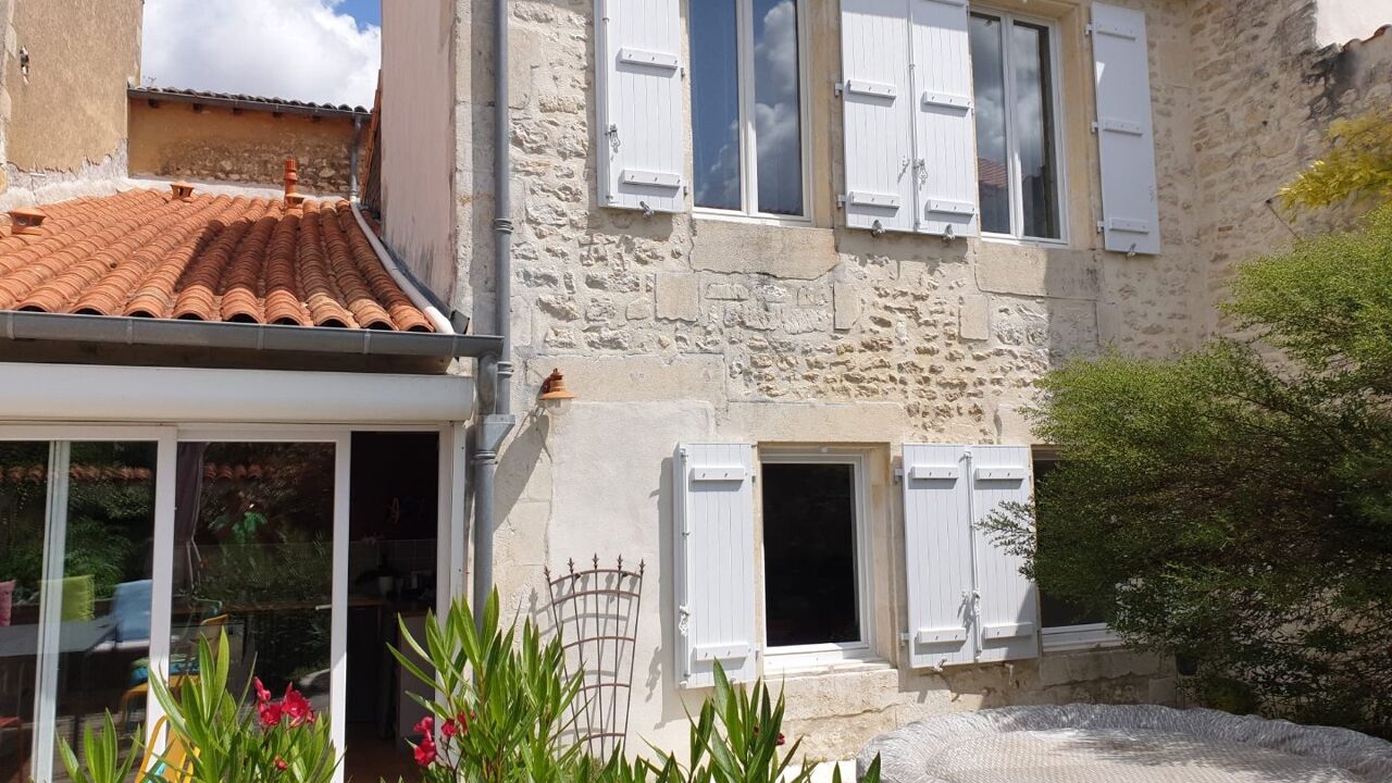 maison 5 pièces 186 m2 à vendre à Saint-Jean-d'Angély (17400)