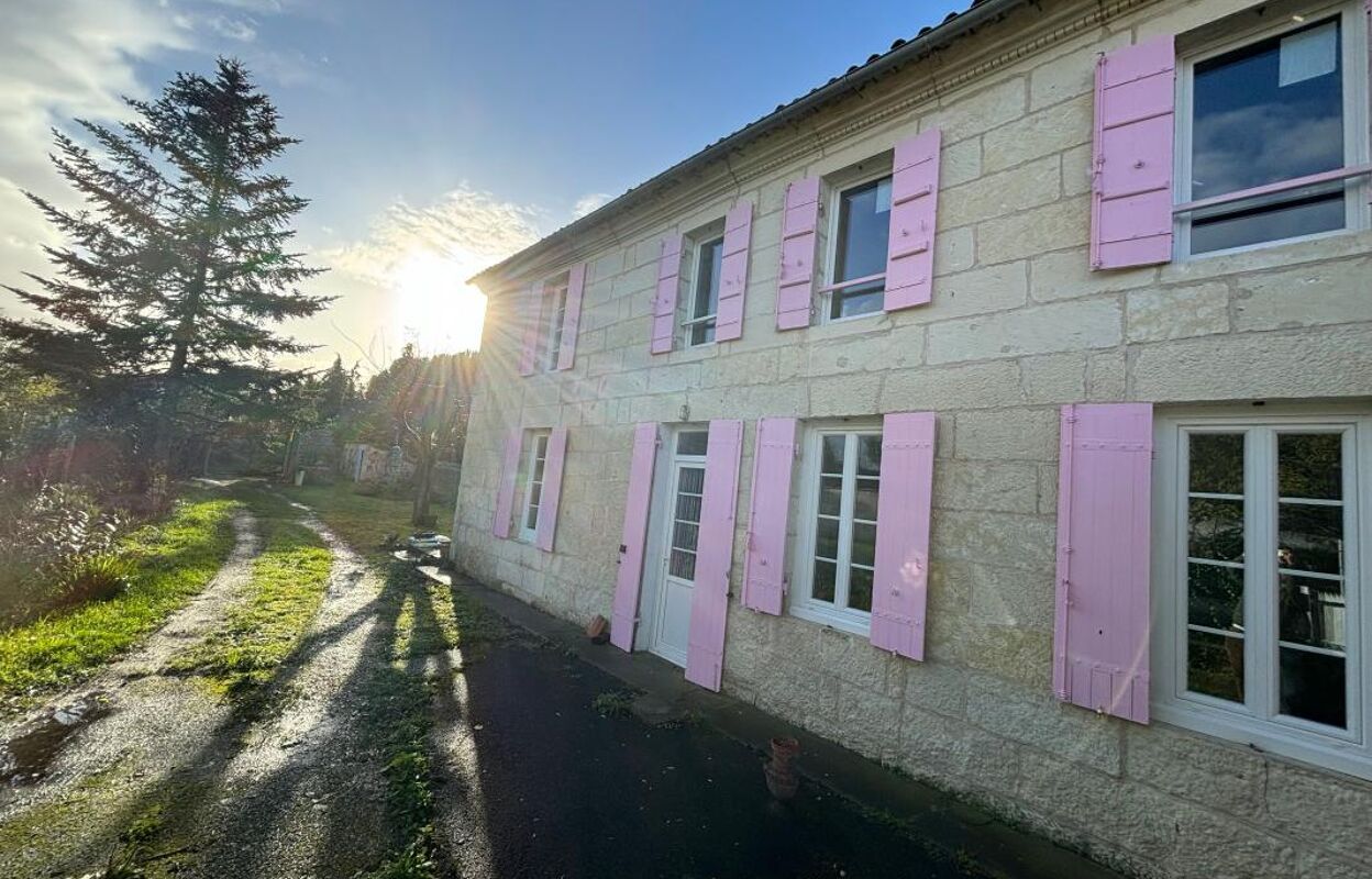 maison 4 pièces 235 m2 à vendre à Les Gonds (17100)