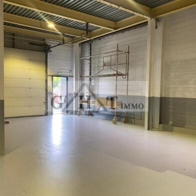 Local industriel 779 m²