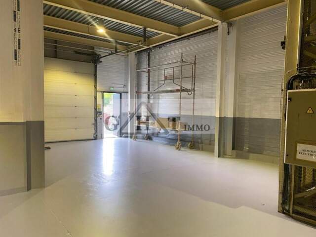 ENTREPOT 779M² A LOUER LISSES — photo du bien