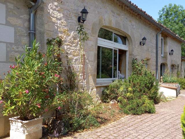 Région PROCHE CAHORS   -Ensemble immobilier en pierre rénové, av — photo du bien