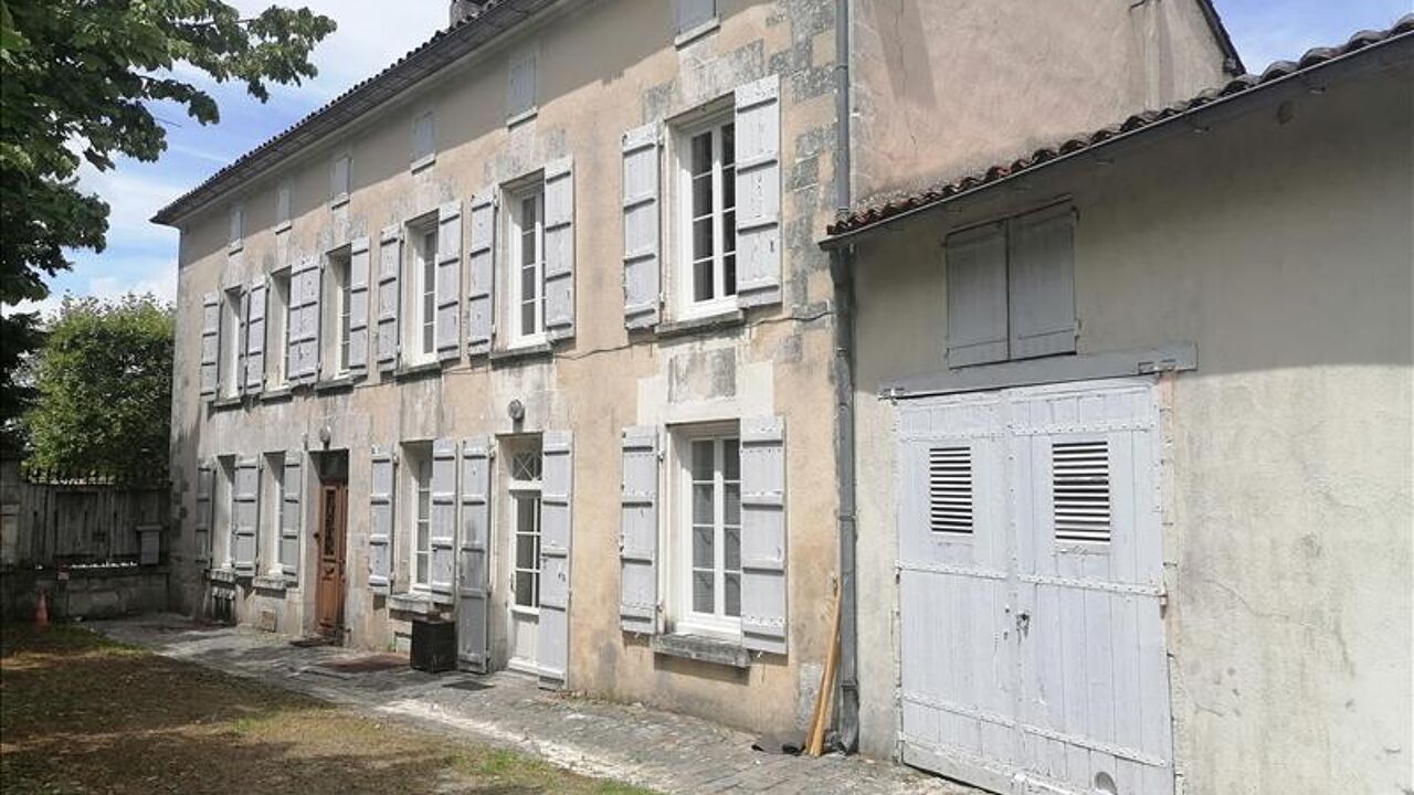 maison 16 pièces 342 m2 à vendre à Barbezieux-Saint-Hilaire (16300)