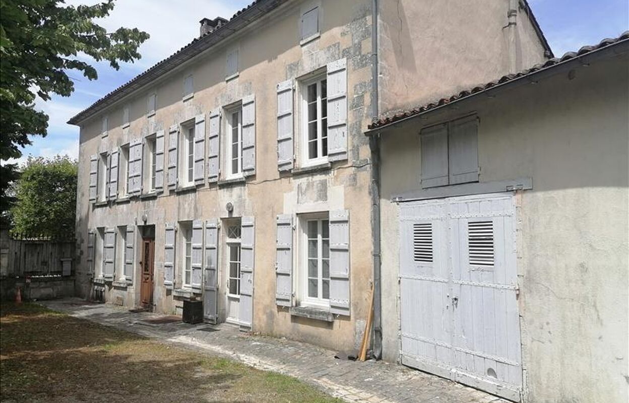 maison 16 pièces 342 m2 à vendre à Barbezieux-Saint-Hilaire (16300)