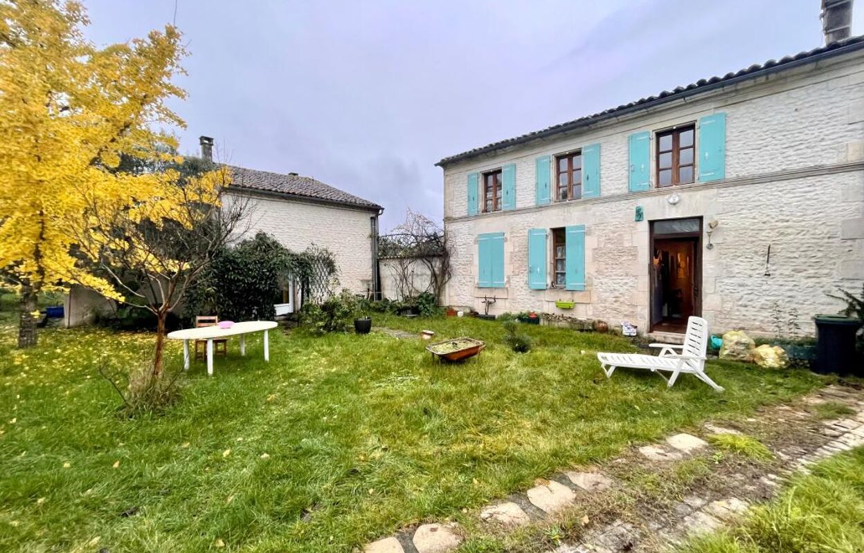 maison 5 pièces 199 m2 à vendre à Montils (17800)