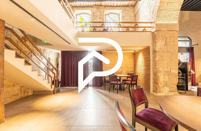 EN EXCLUSIVITE: MURS ET FDC RESTAURANT PLACE AUX HUILES 13001 MARSEILLE — photo 2