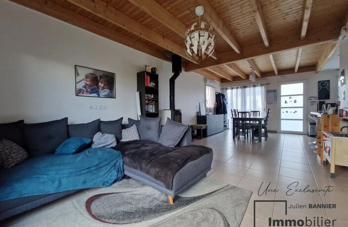 EXCLUSIVITÉ - MAISON EN BOIS RÉCENTE A 2 PAS DU BOURG. — photo 4