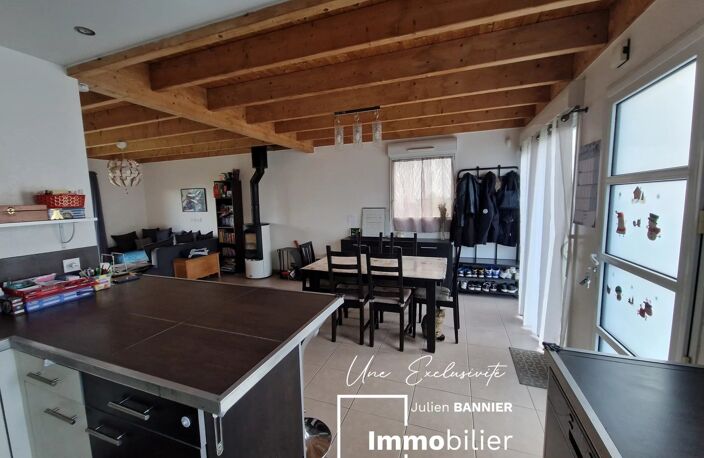 EXCLUSIVITÉ - MAISON EN BOIS RÉCENTE A 2 PAS DU BOURG. — photo 5