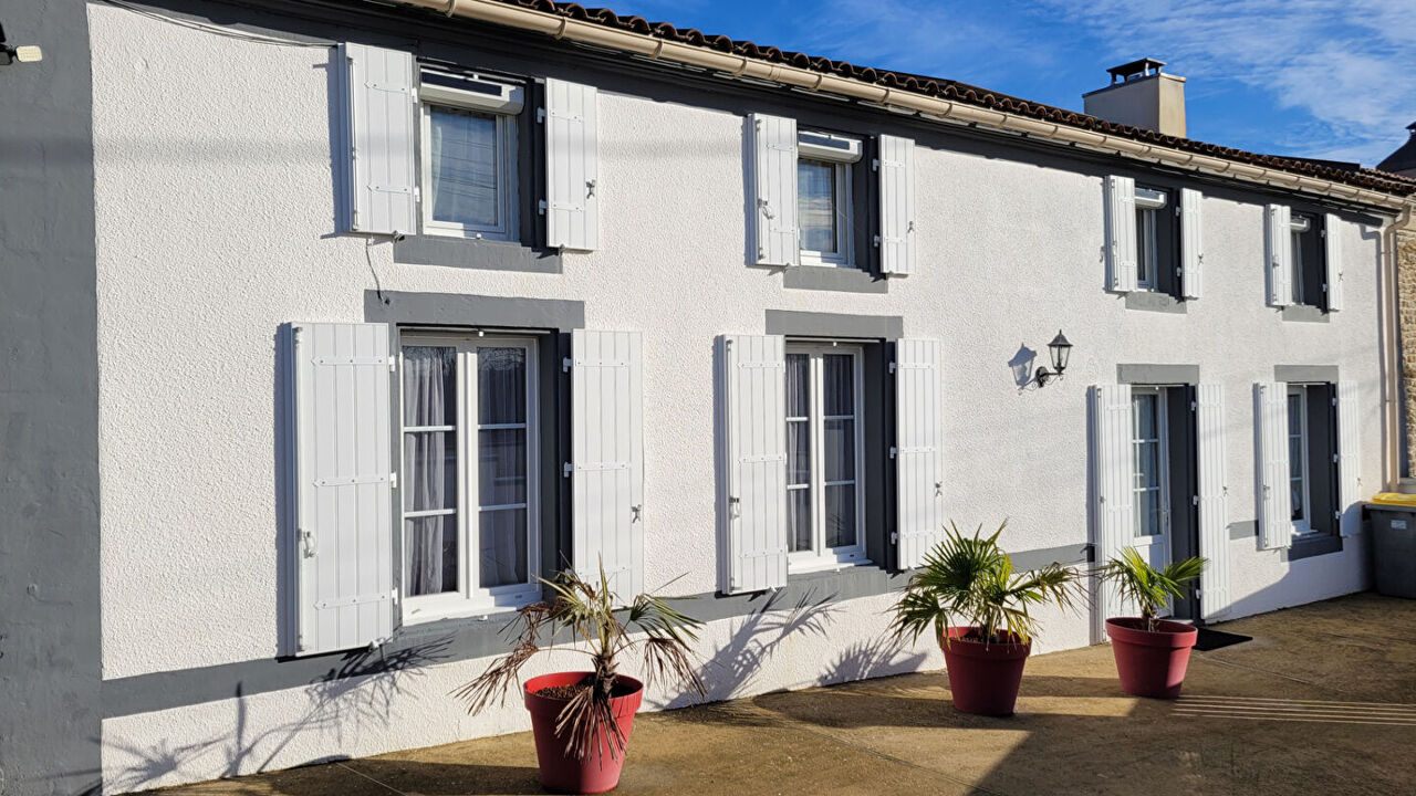 maison 11 pièces 252 m2 à vendre à Tonnay-Charente (17430)