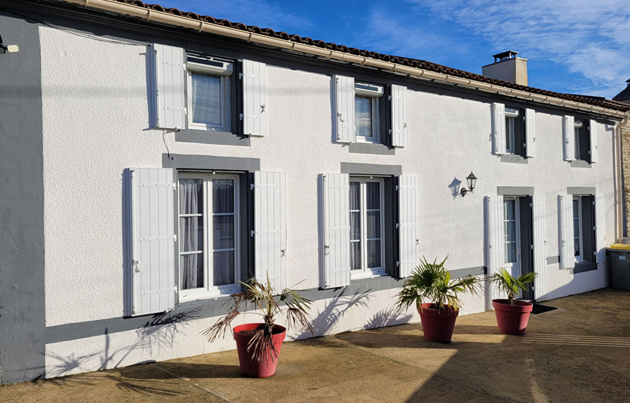 maison 11 pièces 252 m2 à vendre à Tonnay-Charente (17430)