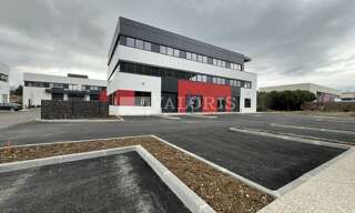 Commerce  2239 m² à louer à Dardilly (69570)